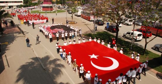 Adanalı Gençler "Gençlik yürüyüşü"nde buluştu 