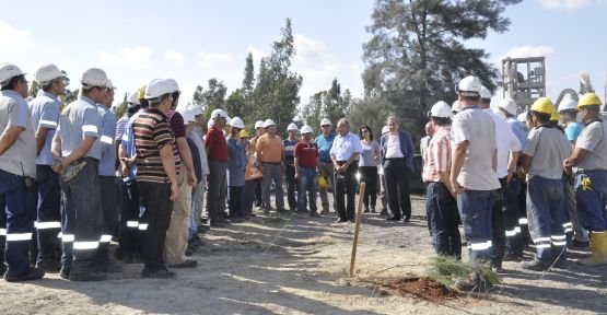 AÇS 500 fidan dikti  Adana Çimento’ da “05 Haziran Dünya Çevre Günü” nedeniyle 500 fidan dikildi.